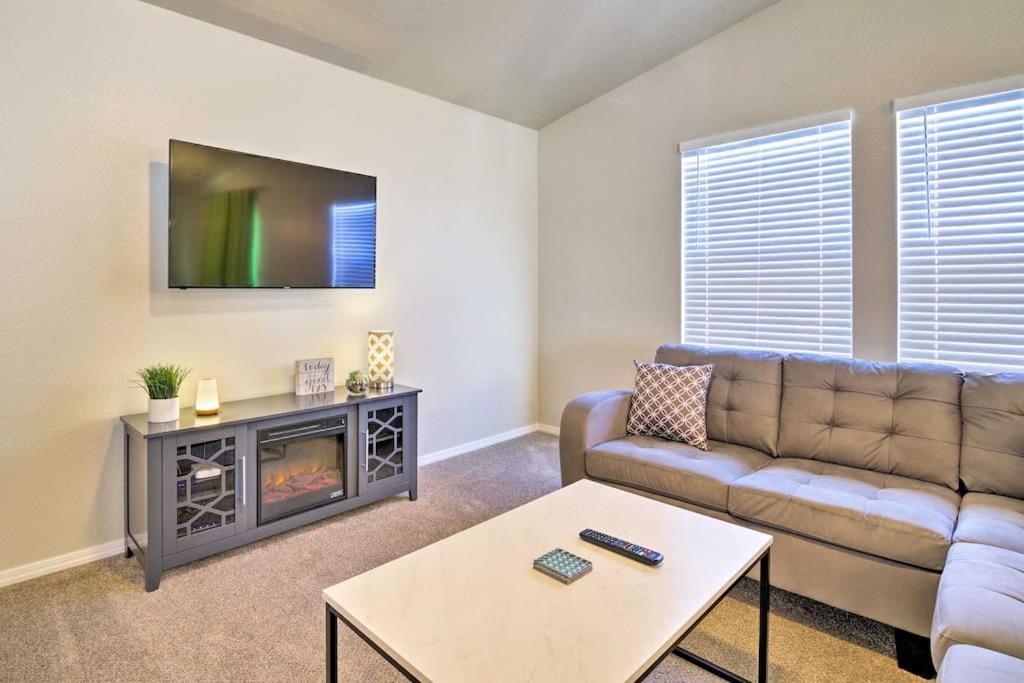 Family Friendly Playroom Garage Caldwell Exterior foto