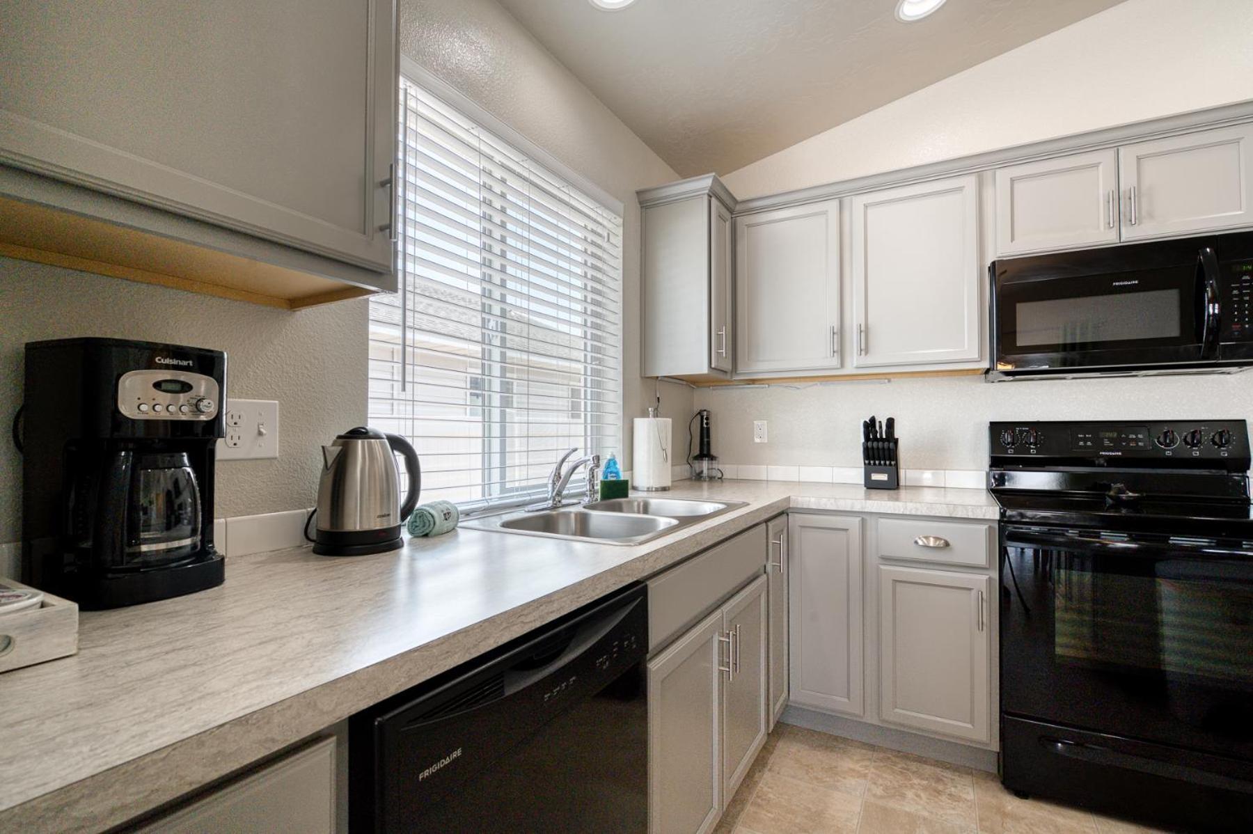 Family Friendly Playroom Garage Caldwell Exterior foto