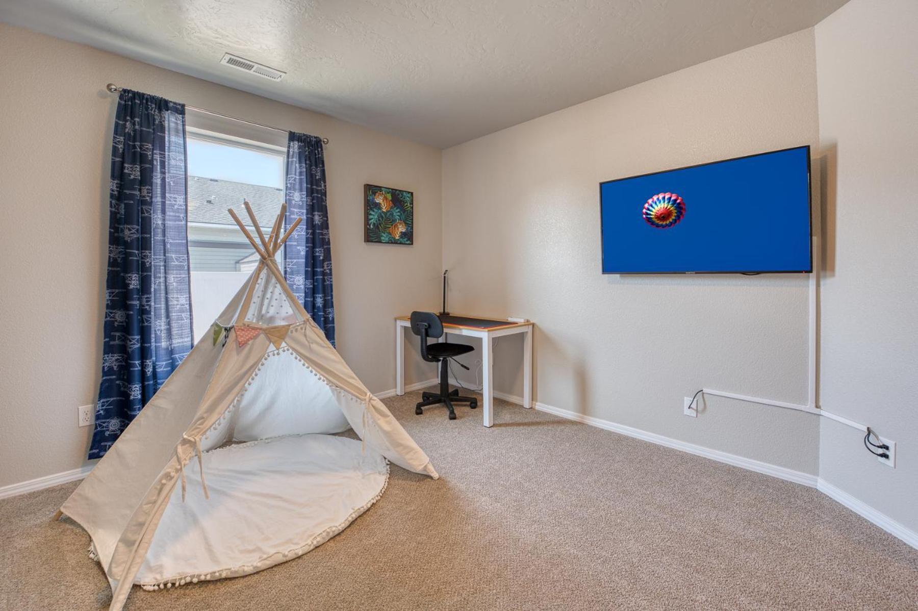Family Friendly Playroom Garage Caldwell Exterior foto